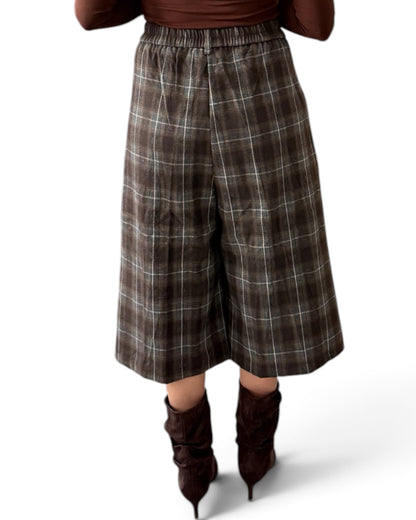 Bermudas de cuadros con pinzas en tonos tierra