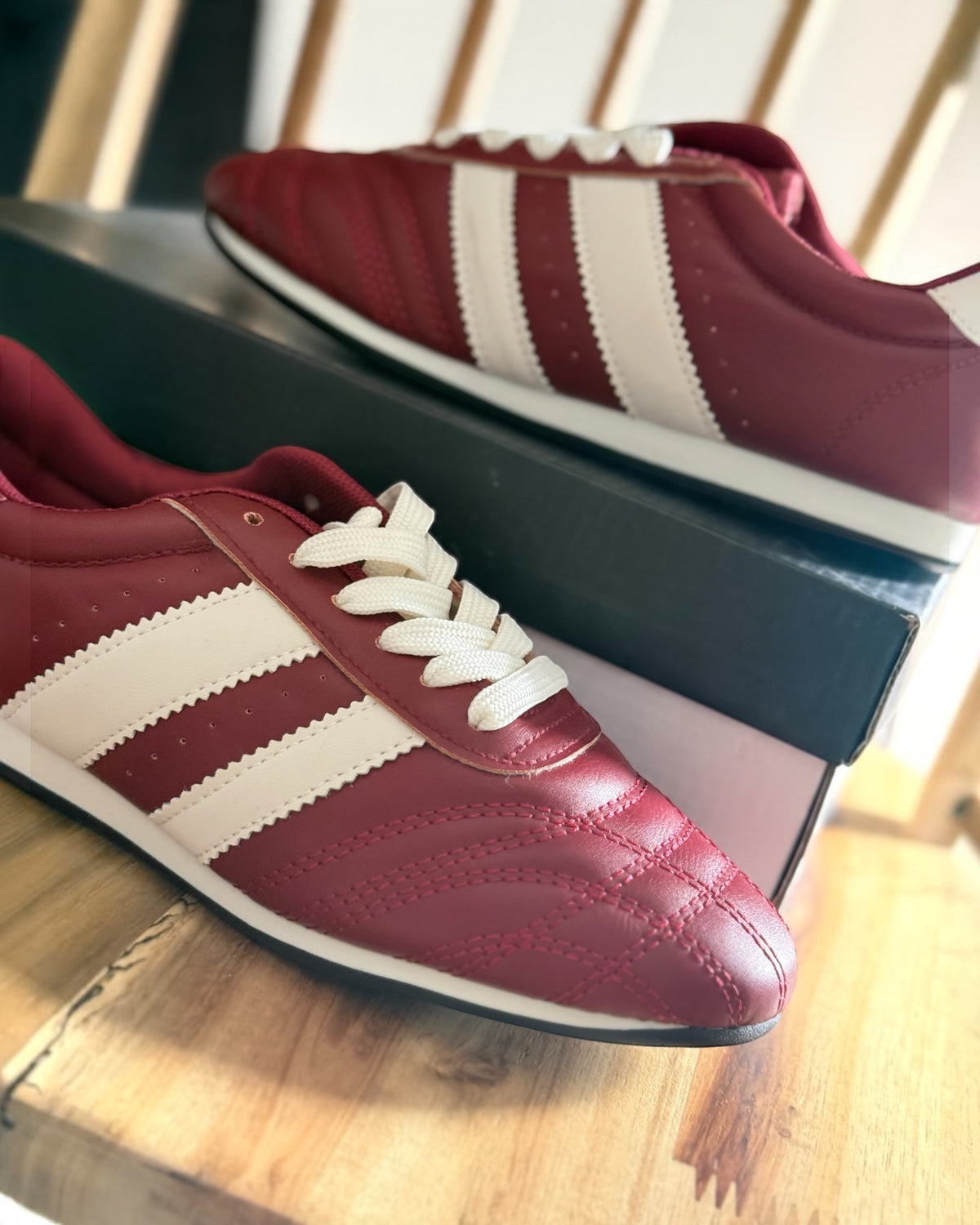 Deportivas burdeos